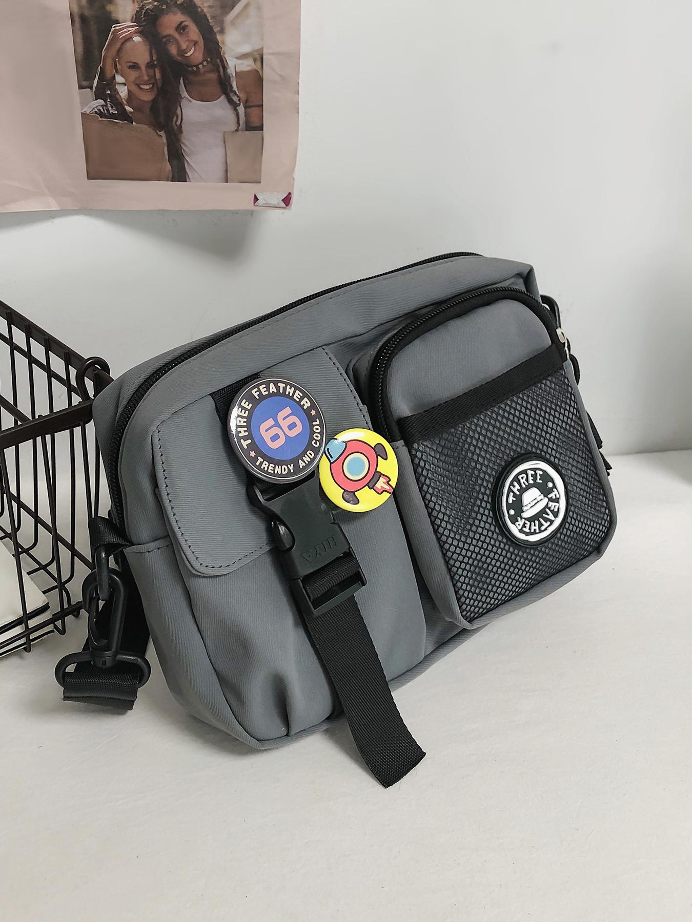 Black fashionable casual simple shoulder bag, practical and atmospheric texture crossbody bag, with badge and alien pendant pendant design, can accommodate mobile phones and keys, suitable for walking and shopping