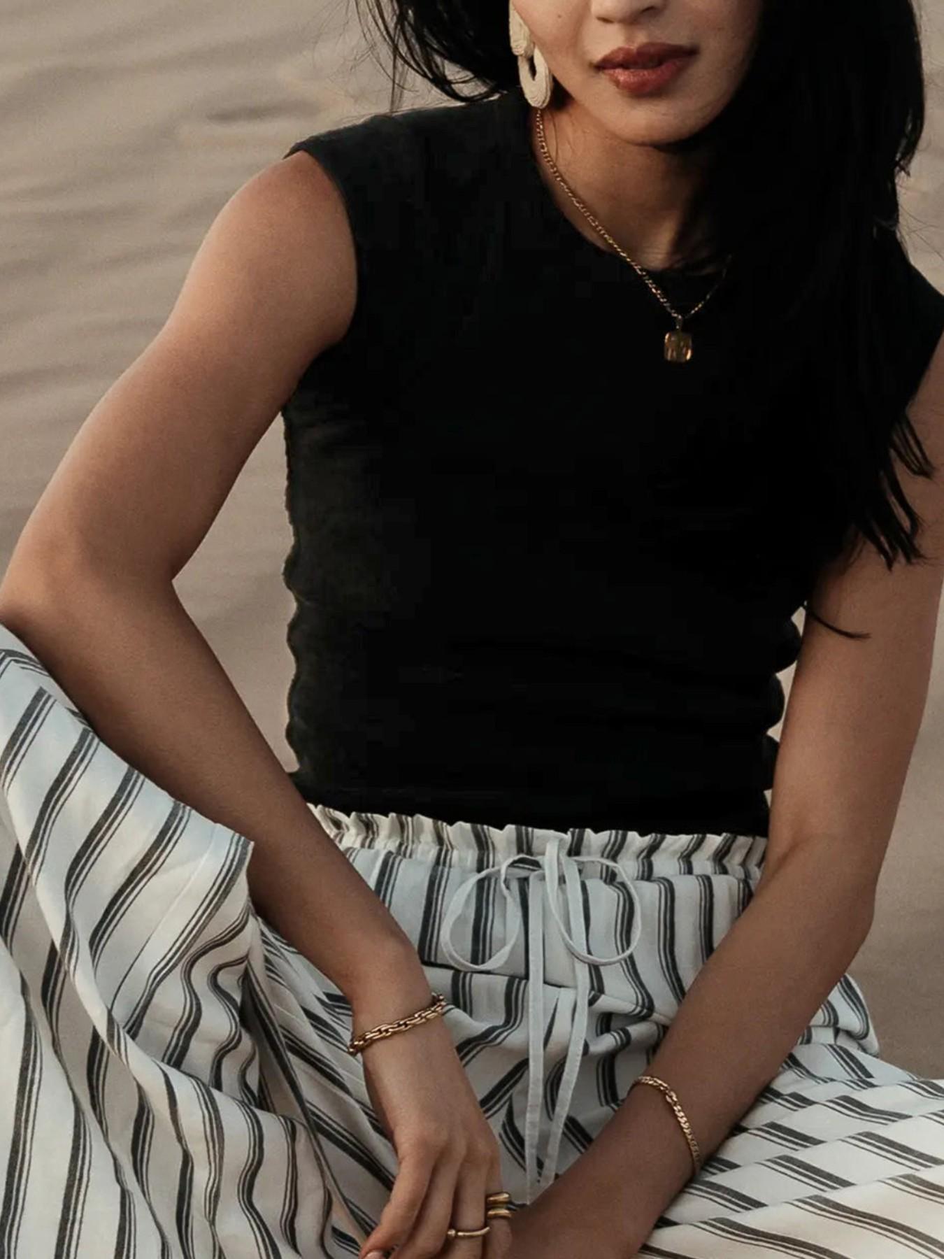 Summer Fashion Solid Color Sleeveless Round Neck Slim Fit Ribbed Sexy Girl Top Tank Vest for Women, Trendy and Stylish Summer Wear