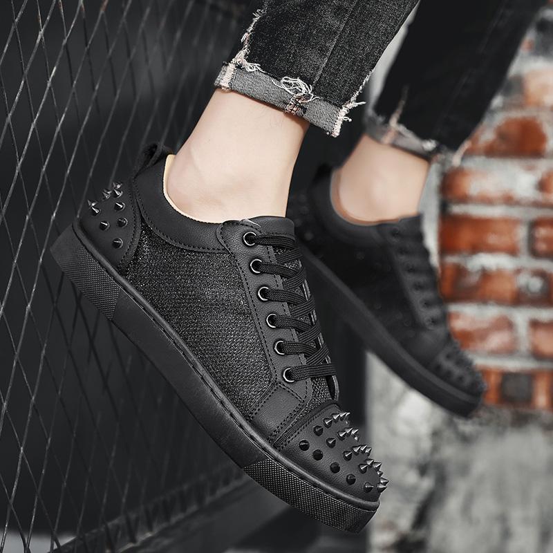 Trendy Casual Sneakers for Men, Versatile Bread Shoes, Unique Style, Comfortable Board Shoes, Riveted Casual Shoes, Perfect for Daily Wear