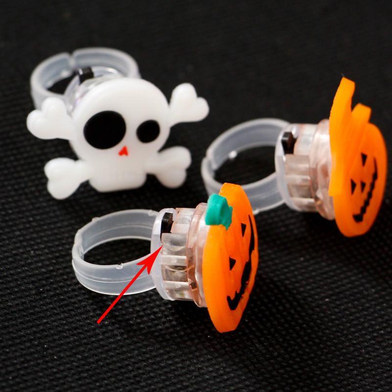 50Pcs+2pcs Christmas Light Up Rings Party Favors Luminous Flash Finger LED Ring Blinking Jelly Rubber Ring for Kids Adults Christmas Gifts Plastic Spooky