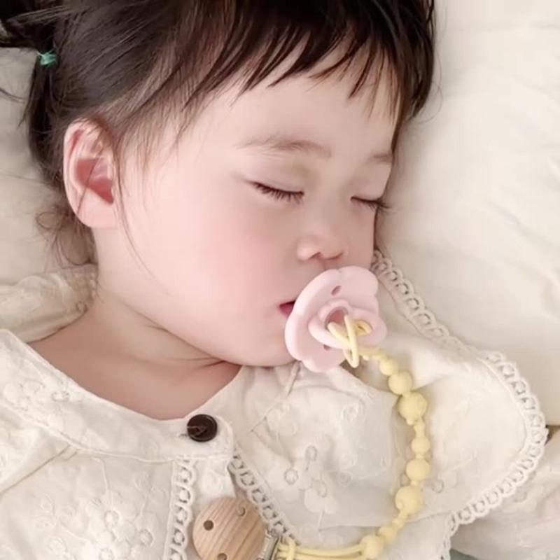 Baby Pacifier Chain, Anti-Drop Silicone Soother Strap, One-Piece Design, Comfortable Teething Relief, Safe & Durable Baby Accessory