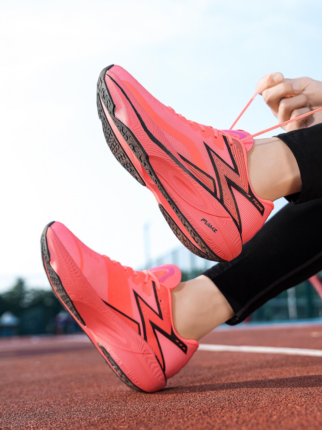 Unisex Lightweight Running Shoes: Flyknit Mesh Material, All-Season Breathable Casual Shoes