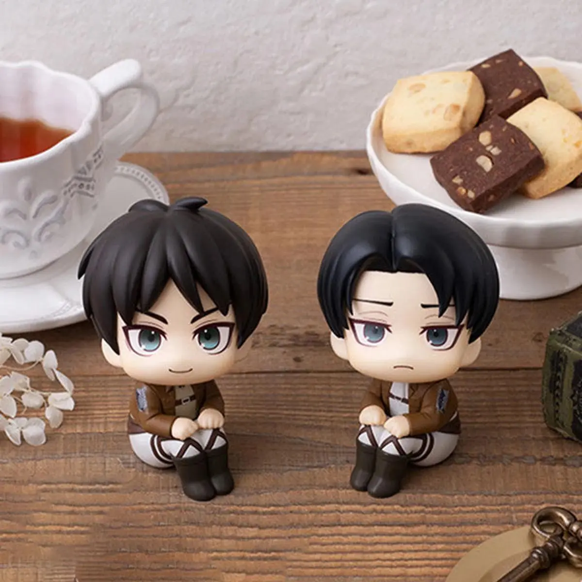 Attack on Titan Eren Jaeger Levi Ackerman Lookup Series Anime Action Figure Model Statue Desktop Ornament Collectible Small Gift Halloween Christmas Valentine's Day Gift Decoration