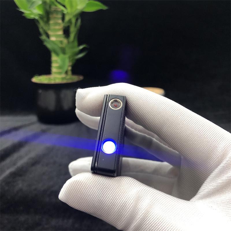 Refillable Butane Lighter Features The Cool Design Of The Ace Of Spades, With A Windproof Flicker. Suitable For Outdoor, Indoor, Barbecue, And Candle-Related Occasions, It's Suitable For Both Men And Women