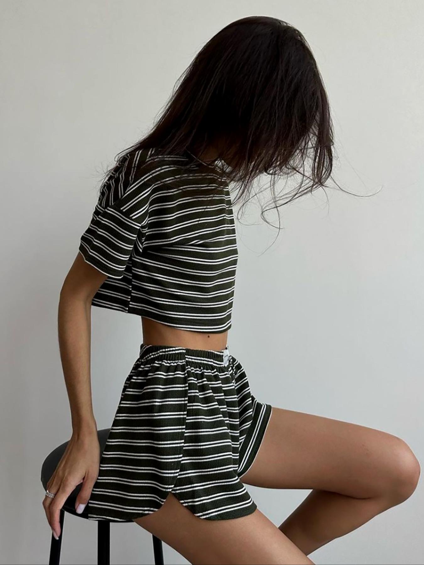 Women's Striped Print Top & Shorts Loungewear, Casual Comfy Round Neck Short Sleeve Tee & Elastic Waist Shorts Pj Set, Ladies Sleepwear for Summer, Pajama, Soft Lounge Sets, Striped Print Bottoms