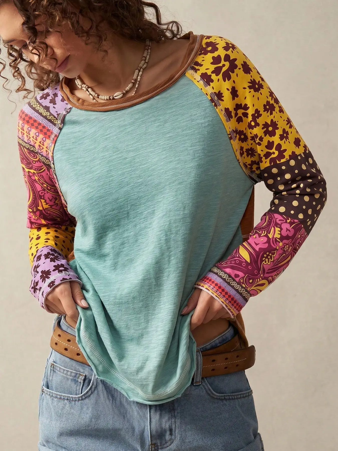 Vintage Boho Women Raglan Long Sleeve T‑Shirt,Mixed Floral Paisley Polka Dot Patchwork Print Crew Neck Top, Raw Seam Stitching Curved Hem Loose Pullover, Soft Breathable Slub Fabric Hippie Aesthetic Blouse, Retro Color‑Block Bohemian Streetwear