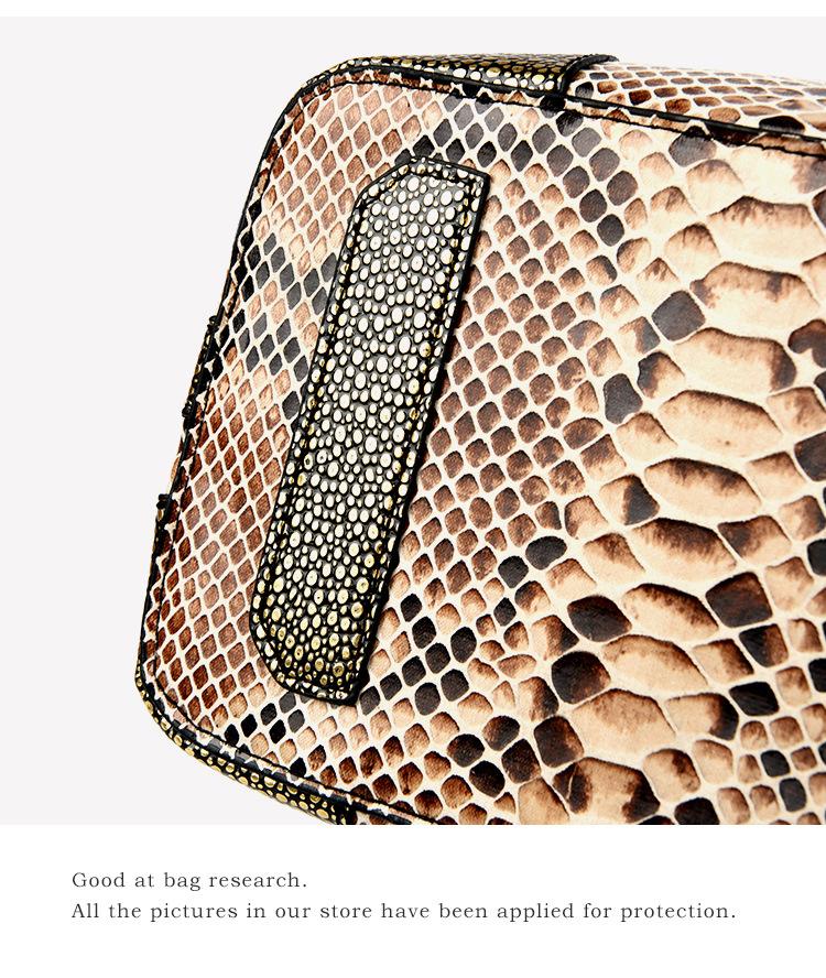 Fashionable women's snake patterned handbag - gradient adjustable shoulder strap, multiple zipper compartments and gold hardware, large capacity crossbody bag, suitable for birthday gifts and daily commuting. Fashionable women's snake patterned handbag - gradient adjustable shoulder strap, multiple zipper compartments and gold hardware, large capacity crossbody bag, suitable for birthday gifts and daily commuting.