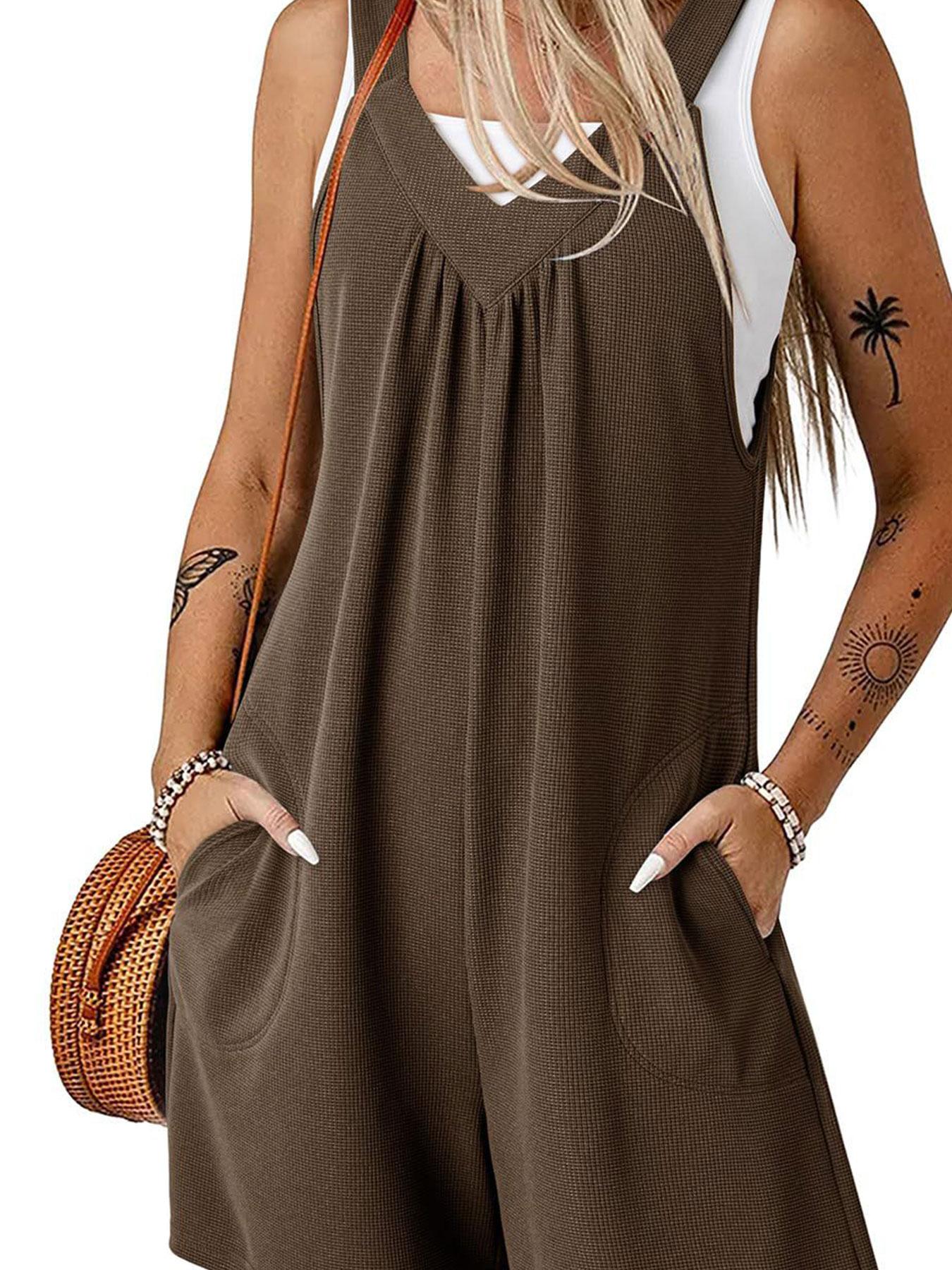 A solid color, sleeveless, waffle-knit, side-pocket, straight-leg, three-quarter-length overalls with straps suitable for summer, suitable for daily commuting, home, dating.