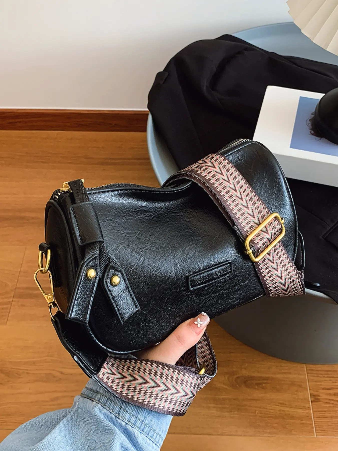 Light Luxury Textured Pillow Crossbody Bag for Women, Adjustable Strap, Niche Casual Ladies Shoulder Bag, Suitable for Dates, Daily Outings and Shopping
