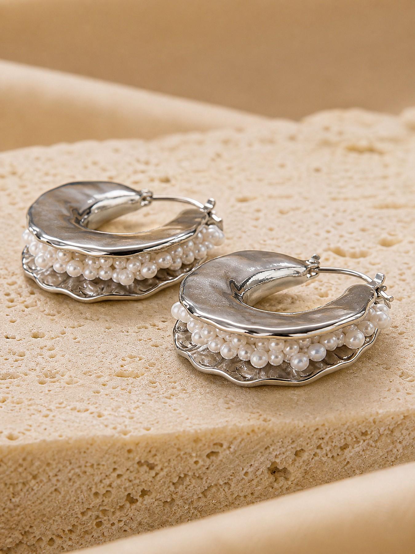 Metallic Pearl Beaded Statement Earrings, Luxury High-End Ear Cuffs, Fashionable Unique Jewelry for Women, Trendy Small Earrings