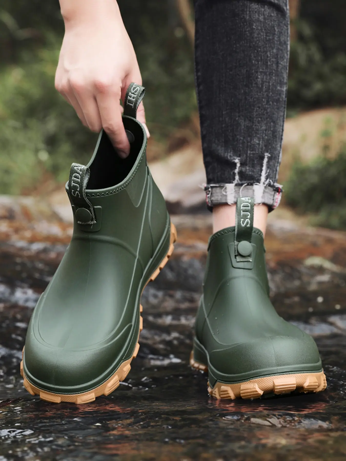 Men's Thick Sole Rain Boots, Trendy Height-Boosting Design, Unisex Low-Cut Waterproof Shoes, Ideal for Kitchen, Fishing, Commuting