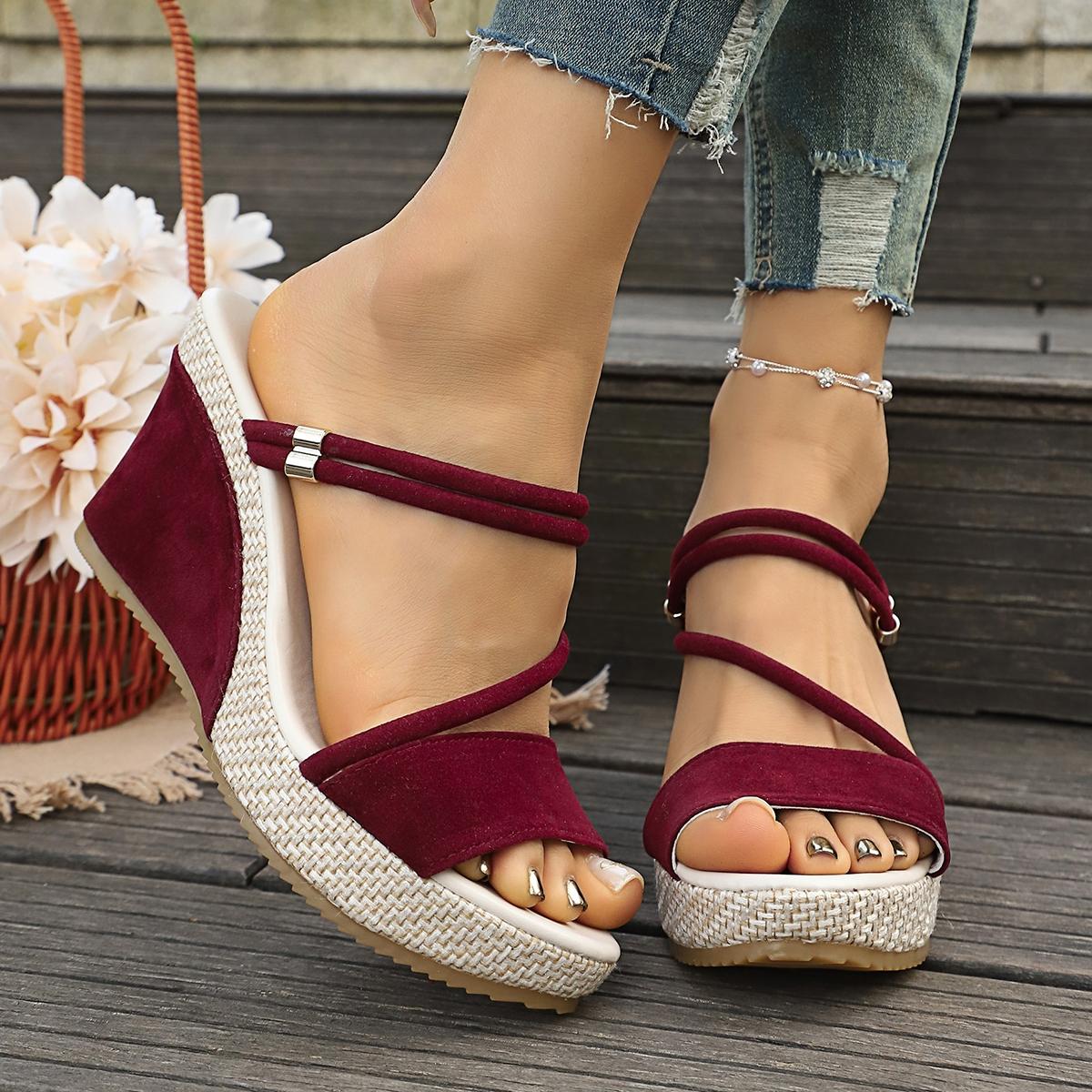 The insulated slope sandals and casual Flatform sandals feature a waterproof platform and a hemp rope-woven sole. Perfect for petite sisters!