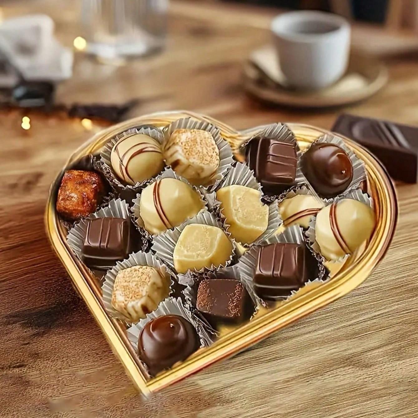 10PCS/5PCS Heart-Shaped Plastic Tray with Lid - Reusable, large-capacity snack container, suitable for fruits, sushi, vegetables, salads, cheese platters, and parties - Perfect gift for Valentine's Day, Mother's Day, Father's Day, and graduation - Elegant