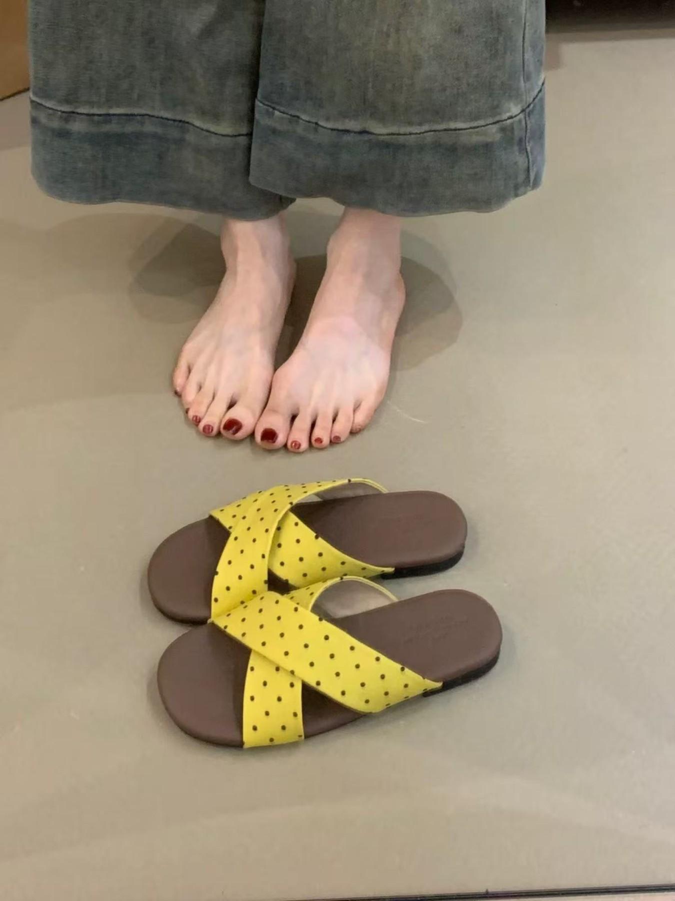 2026 Summer New Polka Dot Cross Strap Sandals for Women, Outdoor Flat Shoes, Versatile Cool Slippers, Fashionable and Comfortable