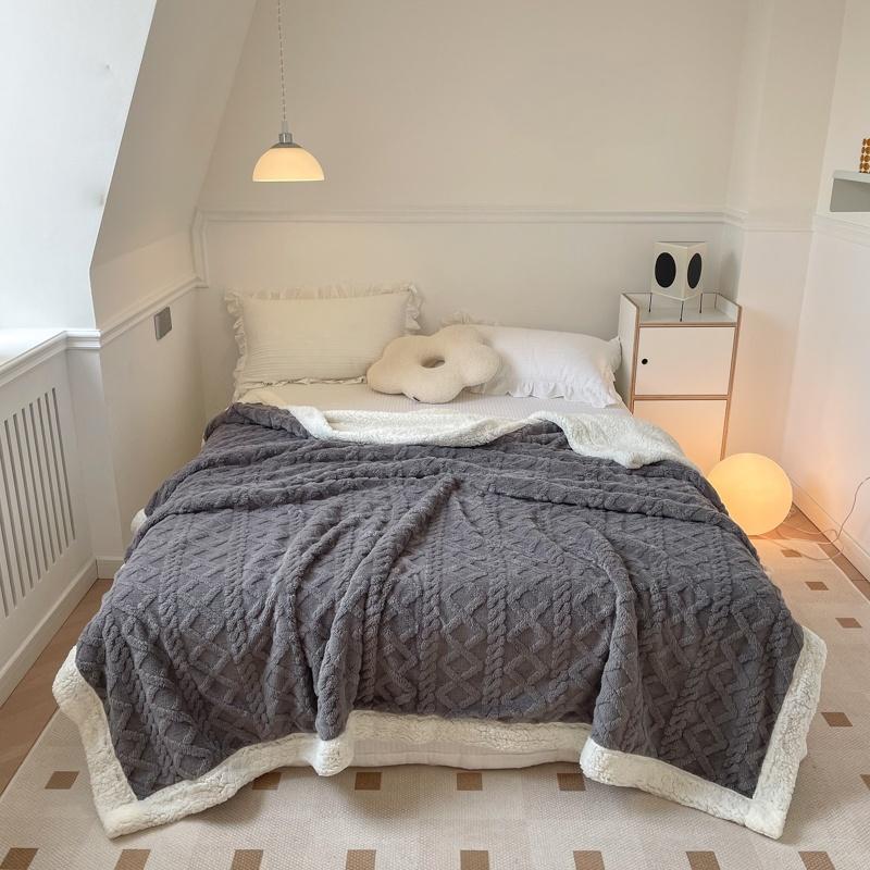 Diamond-Patterned Thickened Shearling Multi-Functional Blanket Soft and cozy double-layer winter blanket, bedspread, bedroom and restful sleep, Christmas gift, holiday gift Warm Blanket