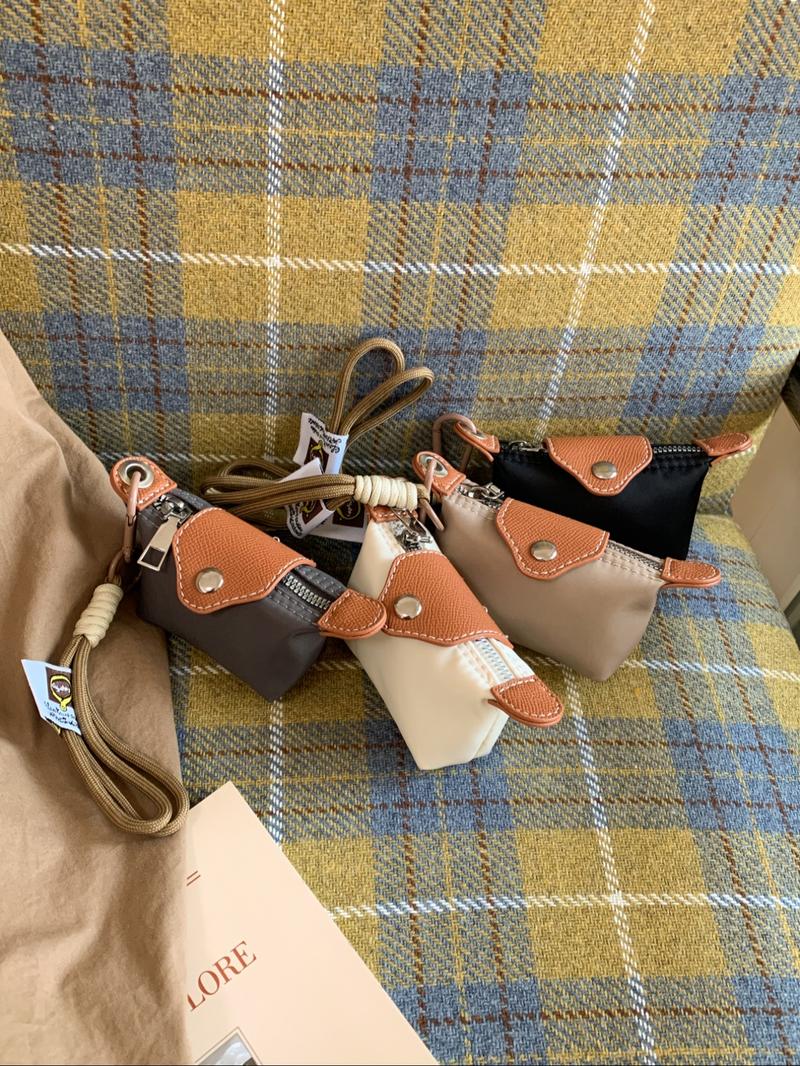 Leather Keychain, Decorative Earphone Pendant Accessory, Perfect for Keys, Valentine's Day Gift, Cartoon Theme Design, Ideal for Bags and Backpacks