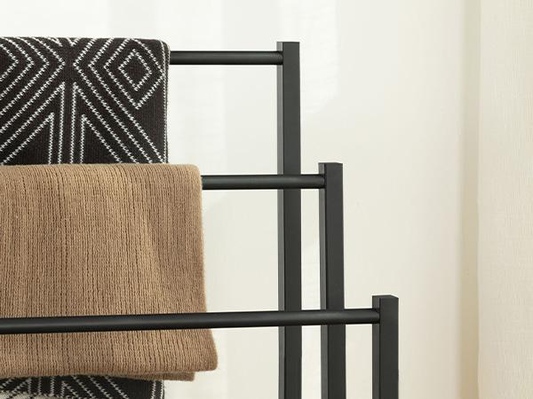 HOOBRO Free Standing Towel Rack, 3 Tier Blanket Rack, Blanket Holder for Bathroom, 16.9" L x 11" W x 31.9" H, Industrial Metal Drying and Display Rack with Shelf, Black