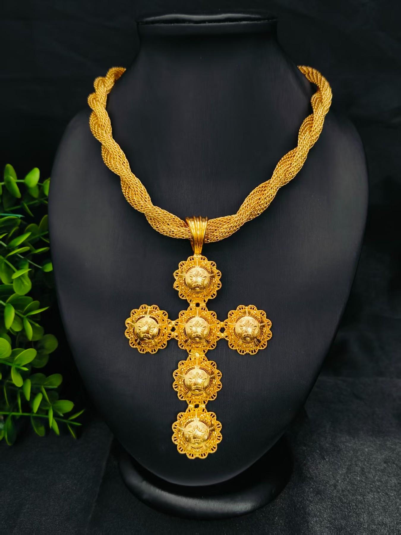 Fashion Women's Cross Pendant Necklace, Cross Chain Design, Chain Necklaces, Ethnic Pattern, Party Style, All Seasons, Zinc Alloy Chain, Wedding Anniversary Gift