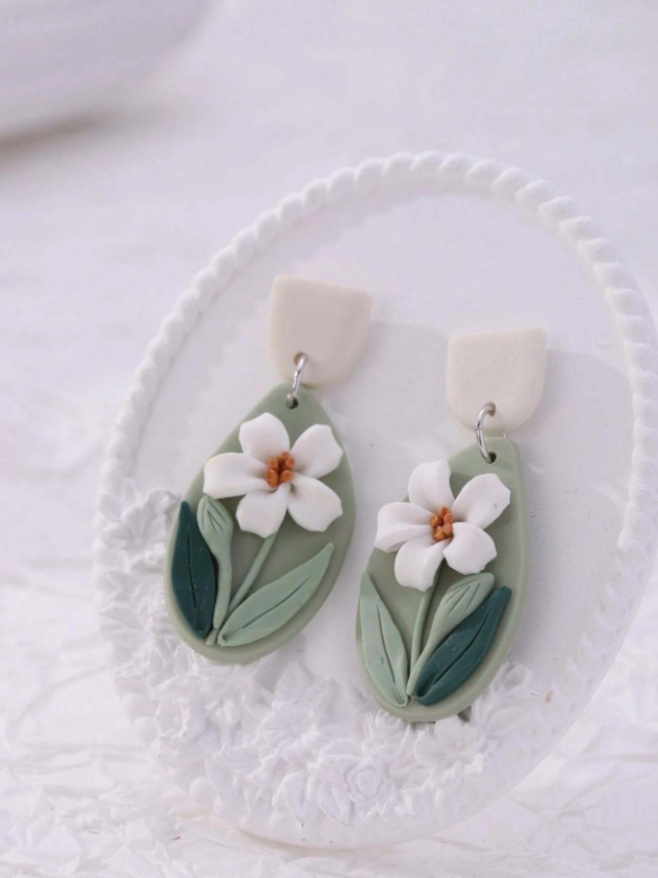 Elegant Handmade Polymer Clay Earrings, 3D Lily Flower Design, Realistic Floral Jewelry, Perfect for Gifts & Vacations