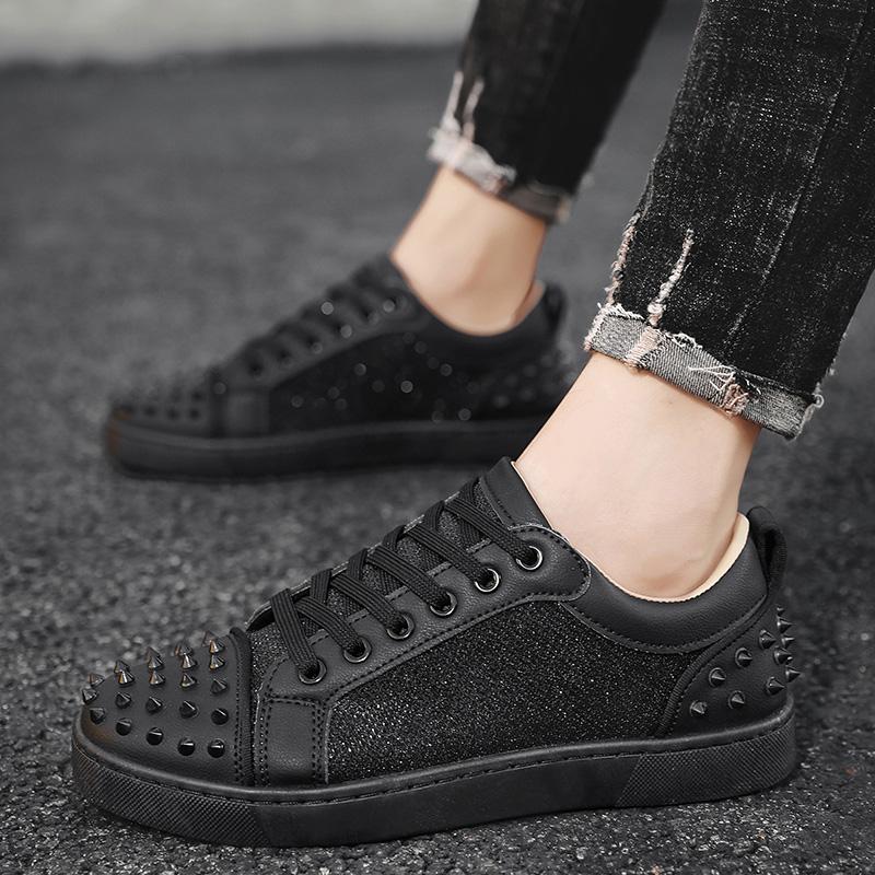 Trendy Casual Sneakers for Men, Versatile Bread Shoes, Unique Style, Comfortable Board Shoes, Riveted Casual Shoes, Perfect for Daily Wear