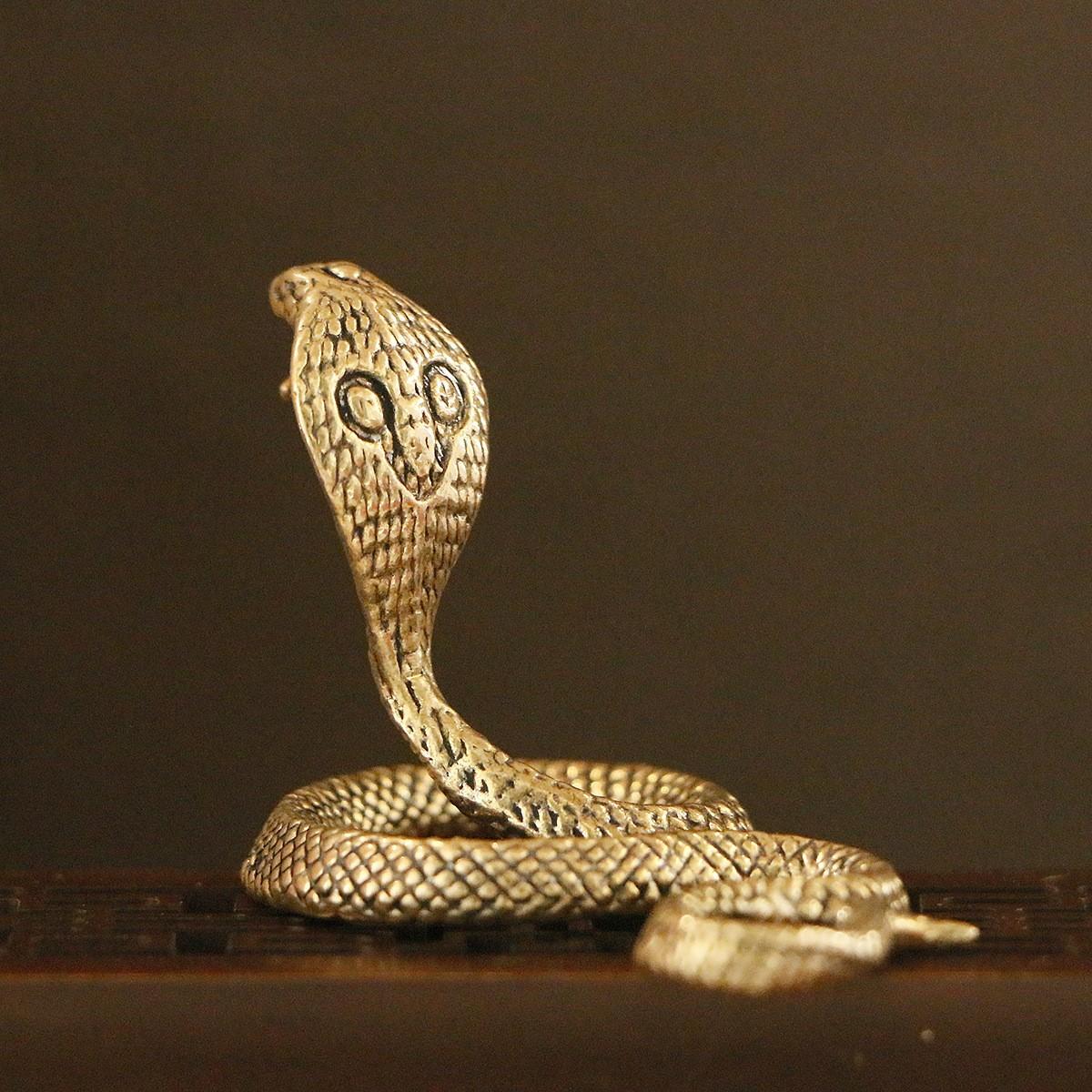 Brass Three-Dimensional Cobra Sculpture Model, Metal Decorative Item, Handmade Craft, Unique Artwork, Perfect for Home Decoration