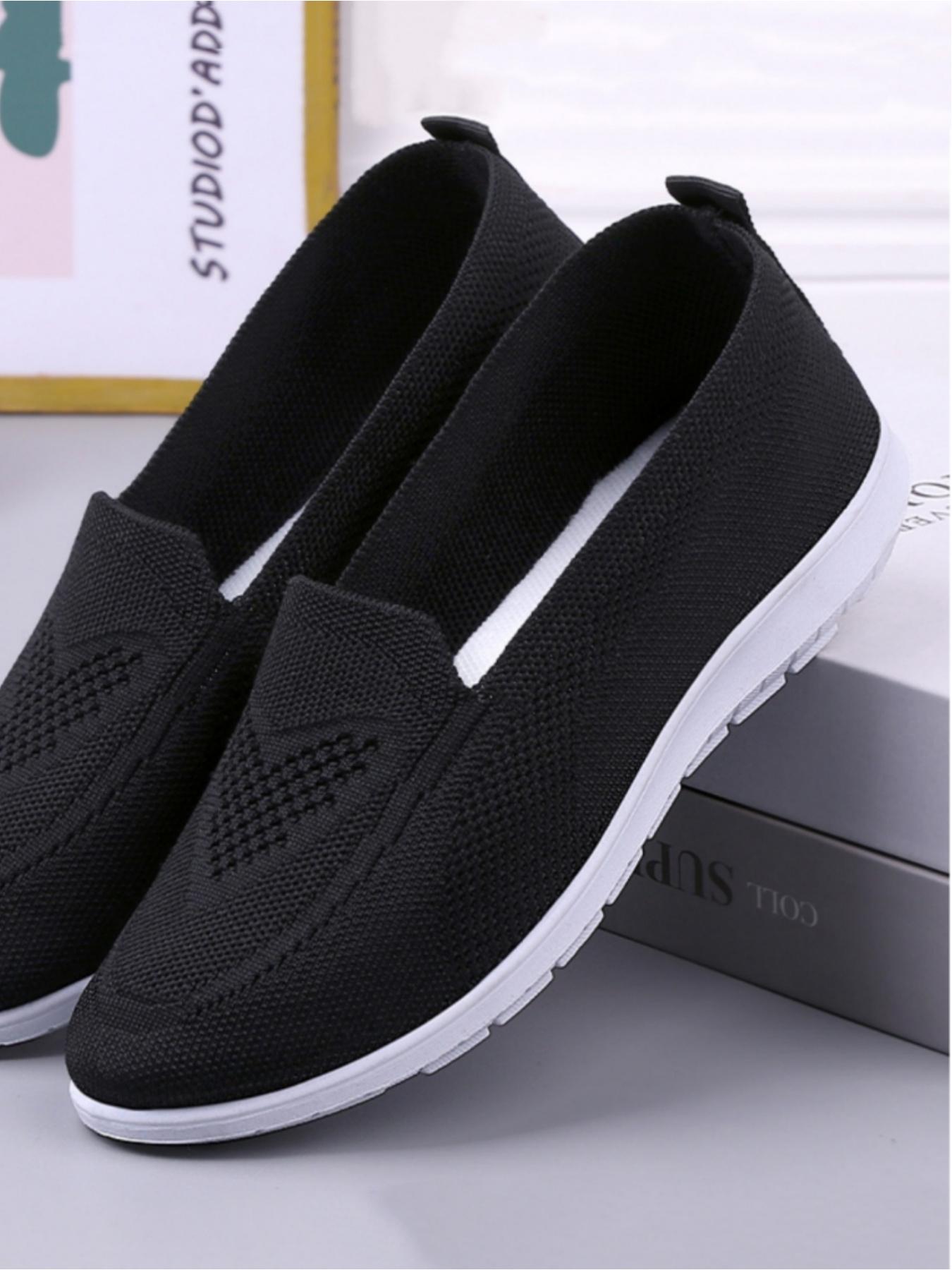Ladies' casual sports shoes, made of mesh material for comfortable wrapping and lightweight fit, with a simple design of the sole. Available in multiple colors for daily use, ideal for commuting to campus, and a practical gift for girlfriends' birthdays