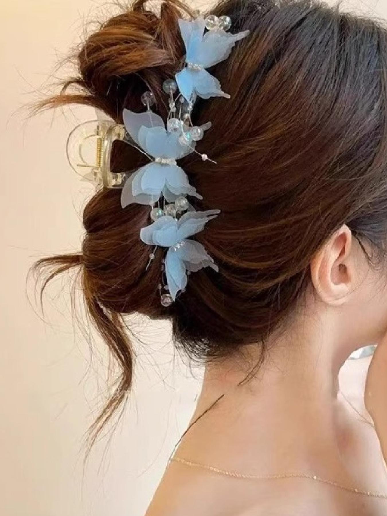 A fashionable and elegant butterfly pattern hair claw headband, suitable for daily wear, vacation and dating occasions, and also a surprising and exquisite small gift.