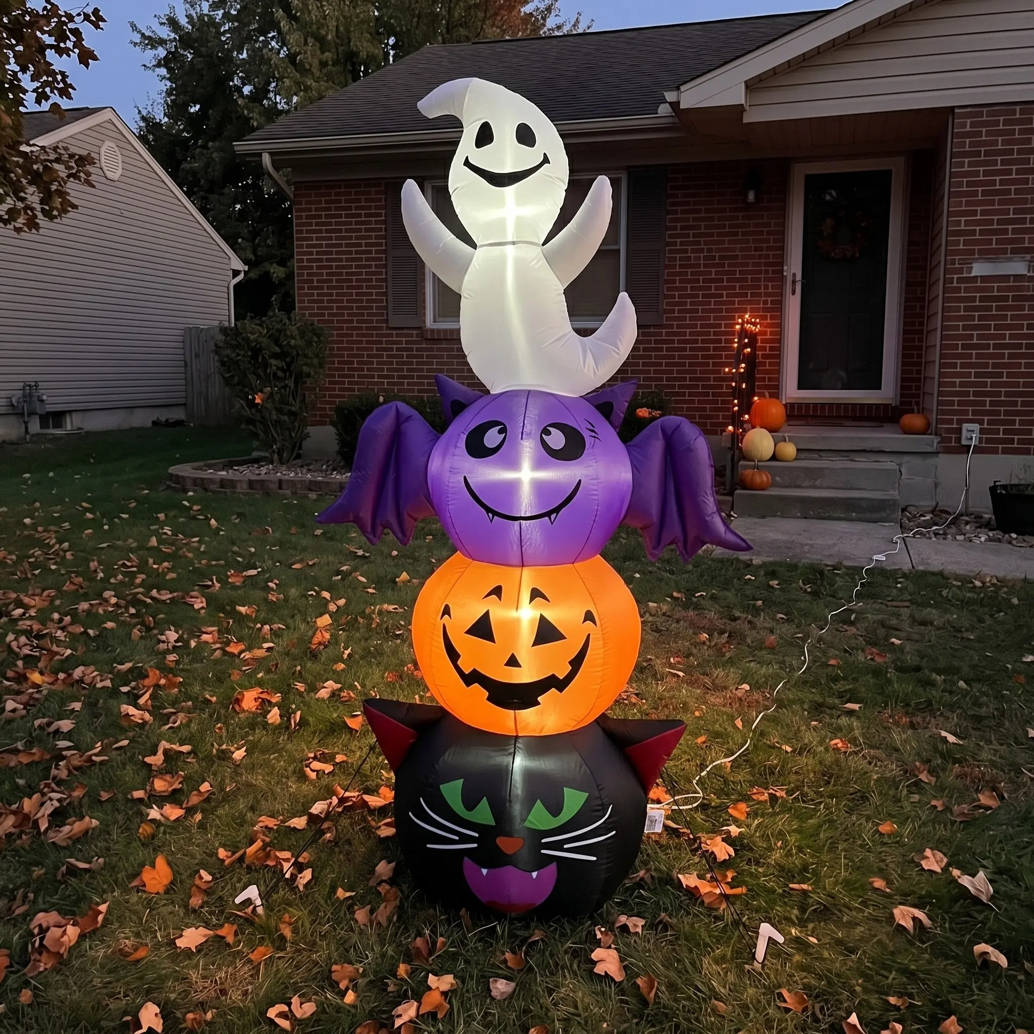 Giant Light-Up Halloween Gnome Inflatable, Spooky Cute Yard Decor, Perfect for Halloween Parties, Easy to Inflate and Set Up