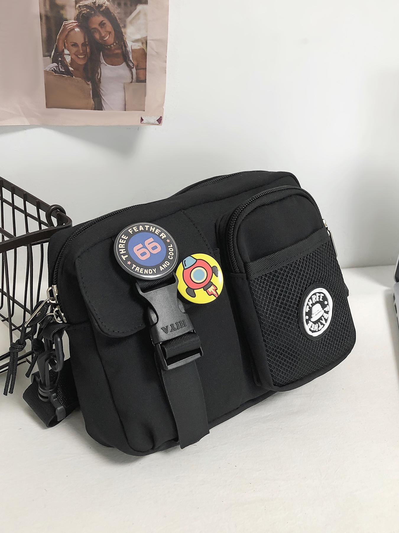 Black fashionable casual simple shoulder bag, practical and atmospheric texture crossbody bag, with badge and alien pendant pendant design, can accommodate mobile phones and keys, suitable for walking and shopping