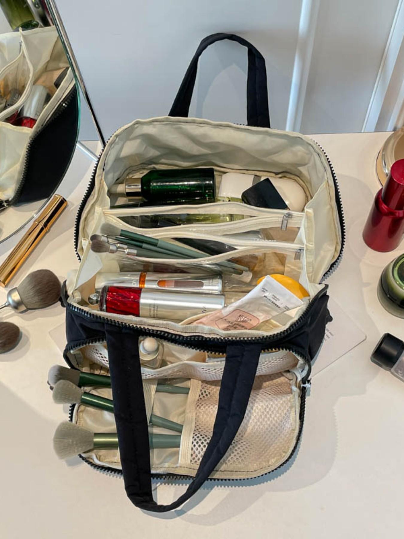 Cute Astronaut Print Multi-Compartment Makeup Bag, Waterproof Nylon Material, Travel Portable Cosmetic Organizer, Handbag with Multiple Pockets