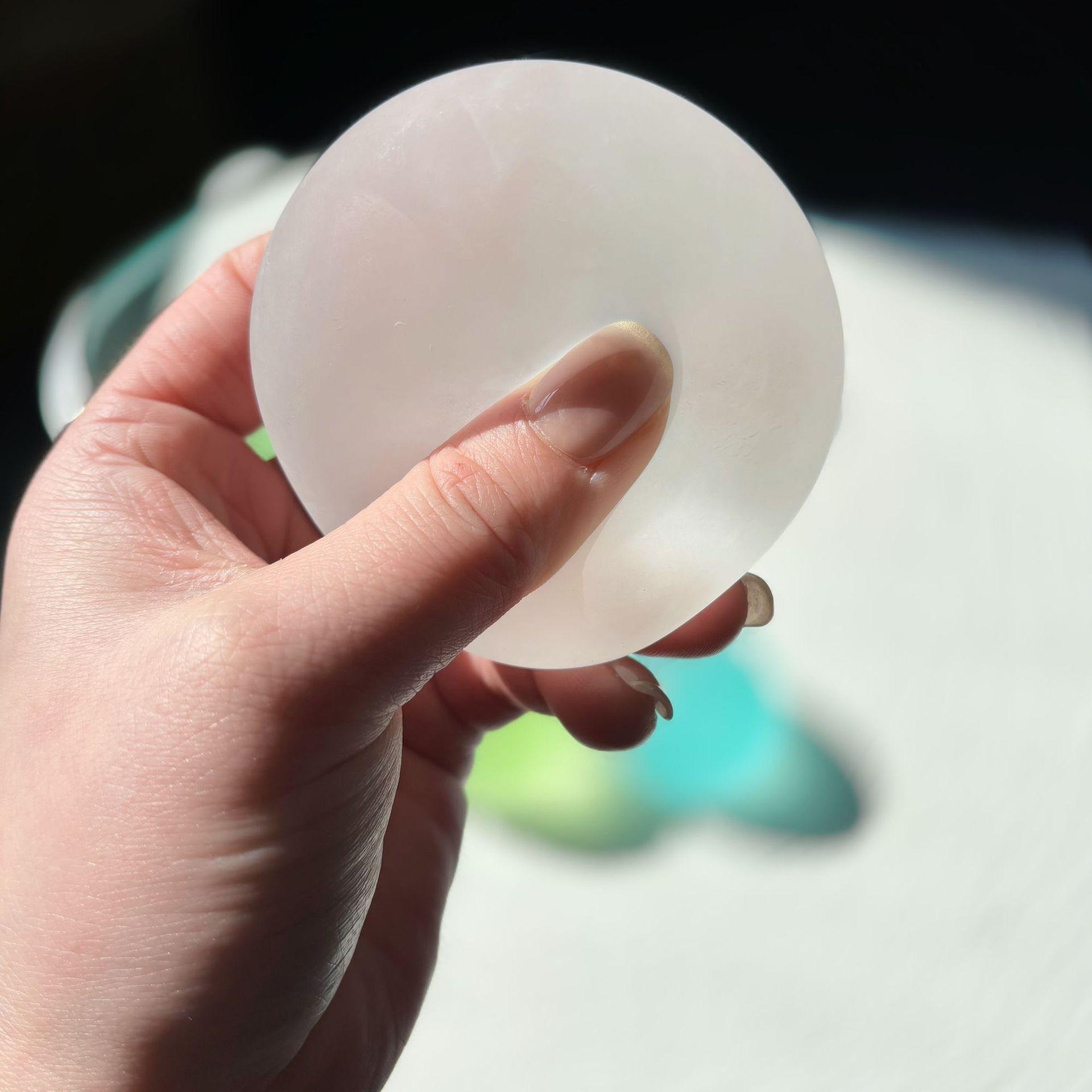 Handmade Coconut Oil Snow Mochi Squishy Ball, Moldable, Ultra Soft & Dense Texture, Stress Relief Toy for Men & Women, Soft Squeeze Squishies