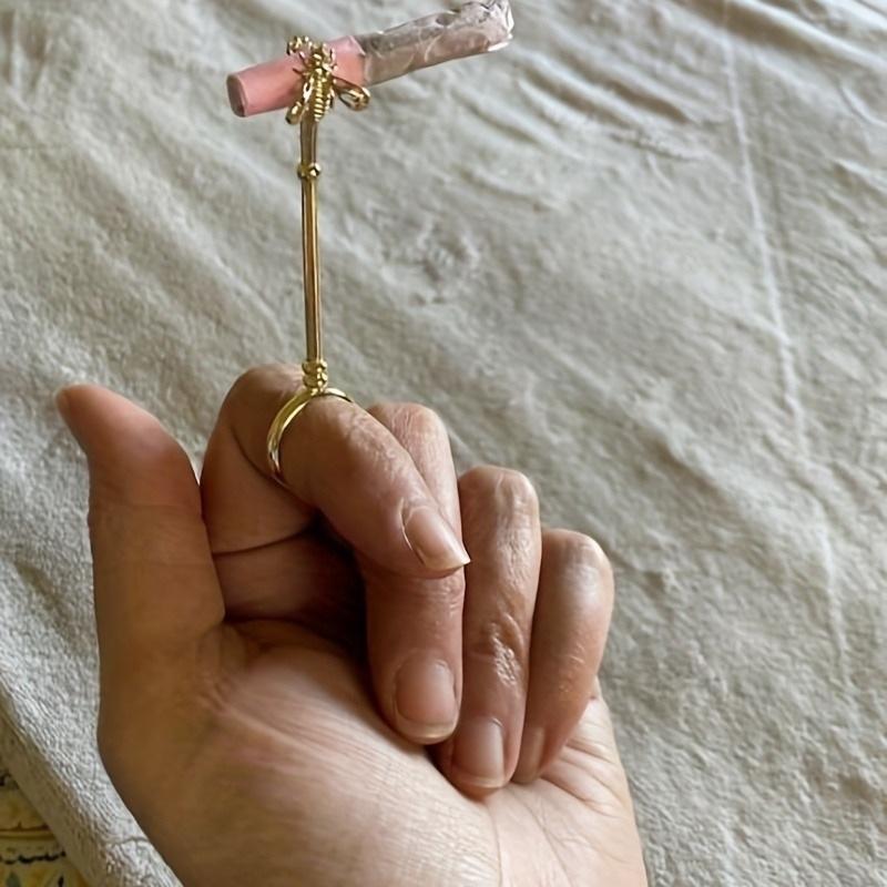 Golden Bee Cigarette Holder Ring, Elegant Finger Cigarette Clip, Fashion Smoking Accessory; Perfect Gift for Dad, Boyfriend, Girlfriend & Best Friend, Romantic Keepsake for Anniversary, Stylish Gift with Ritual Sense for Smokers