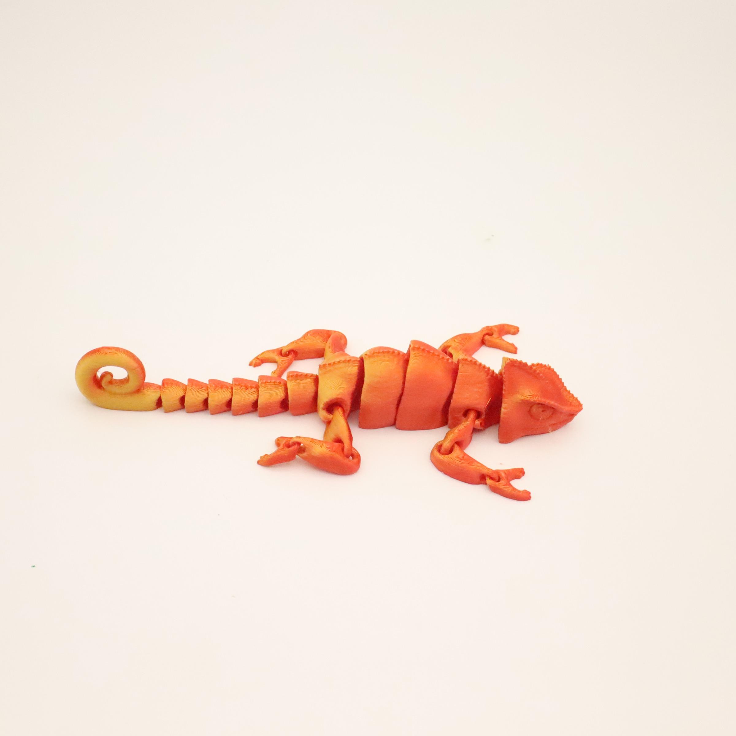 3D Printed Chameleon Figurine with Realistic Eyes, Moving Joints, Articulated Fidget Figurines, Home Decor, Christmas Gift, Birthday Present, Animal Statue