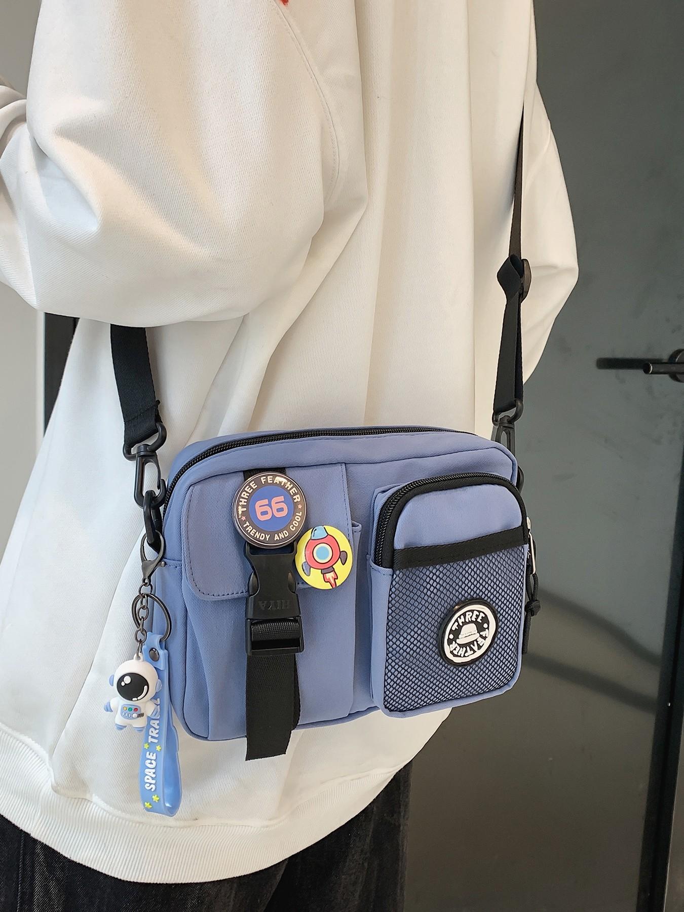 Black fashionable casual simple shoulder bag, practical and atmospheric texture crossbody bag, with badge and alien pendant pendant design, can accommodate mobile phones and keys, suitable for walking and shopping