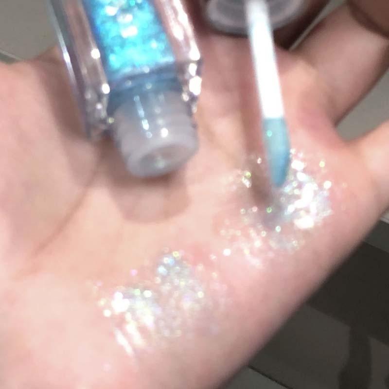 Shimmering Glitter Lip Gloss, Radiant Metallic Pearl Finish, Shiny Makeup Effect with Long-Lasting, Non-Sticky Formula, Suitable for All Skin Types