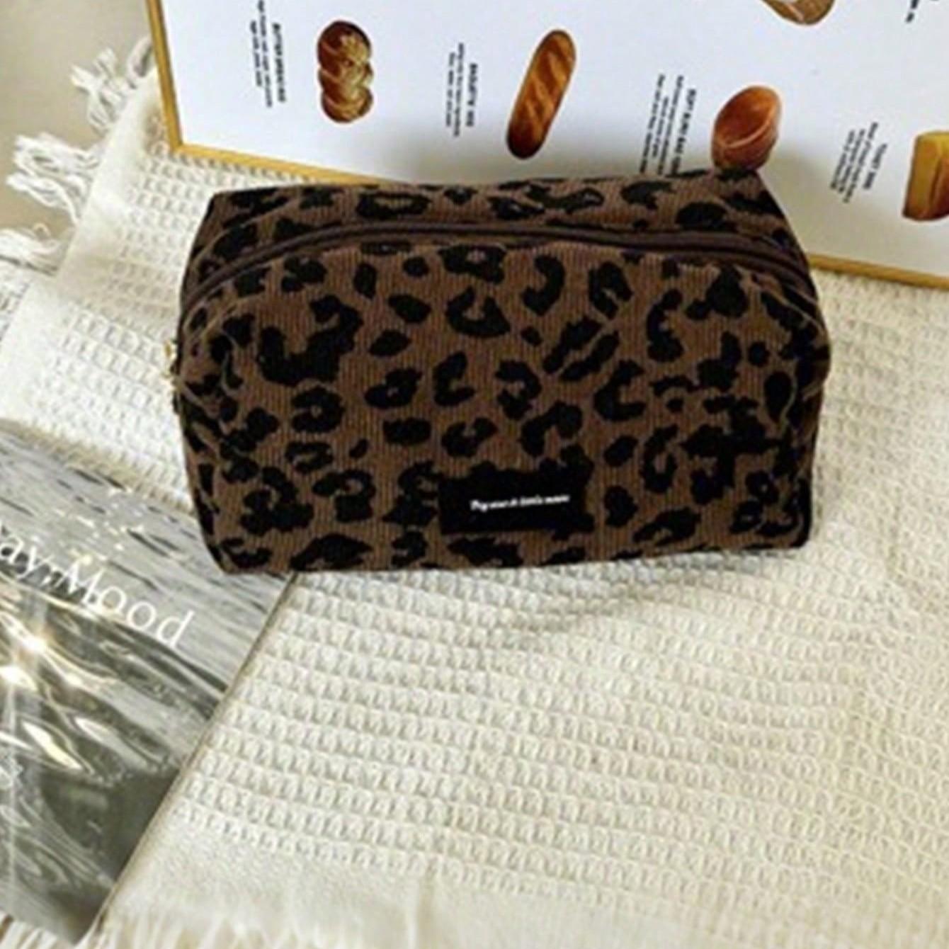 Large Capacity Leopard Print Makeup Bag, Gold Animal Pattern Cosmetic Storage, Cosmetics Organizer, Durable Polyester Material, Ideal for Women, Teens, Travelers, Vanity Makeup Organizer