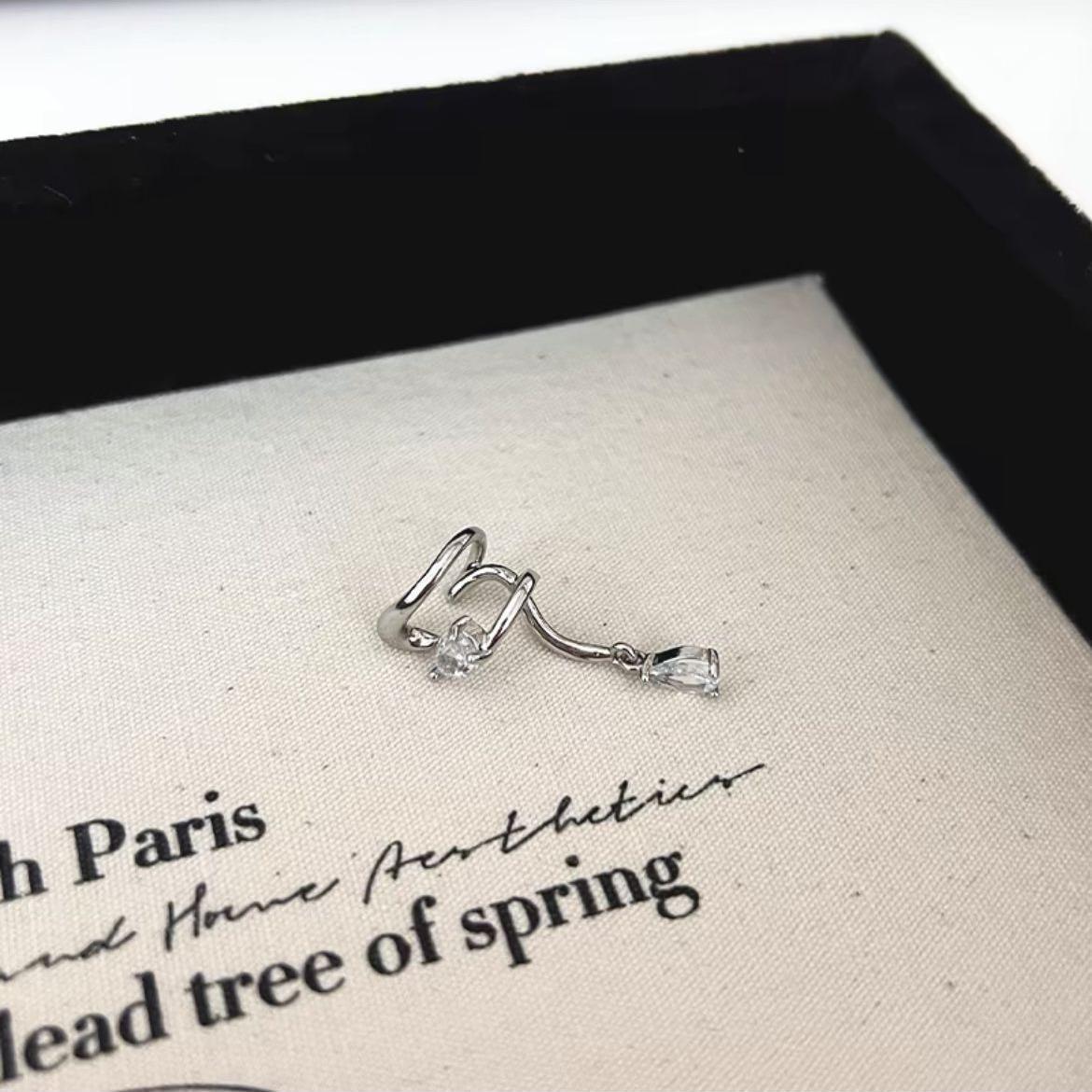 Elegant No Piercing Ear Cuff for Women, Simple Design, Versatile Ear Clip, Comfortable Wear, Perfect for Commuting and Dates