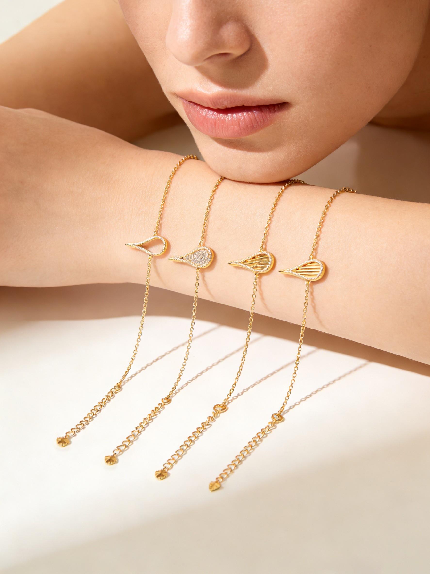 Luxury Minimalist 18K Gold Plated Teardrop Bracelet, Dainty Adjustable Chain For Women, Perfect Daily Office & Bestie Gift