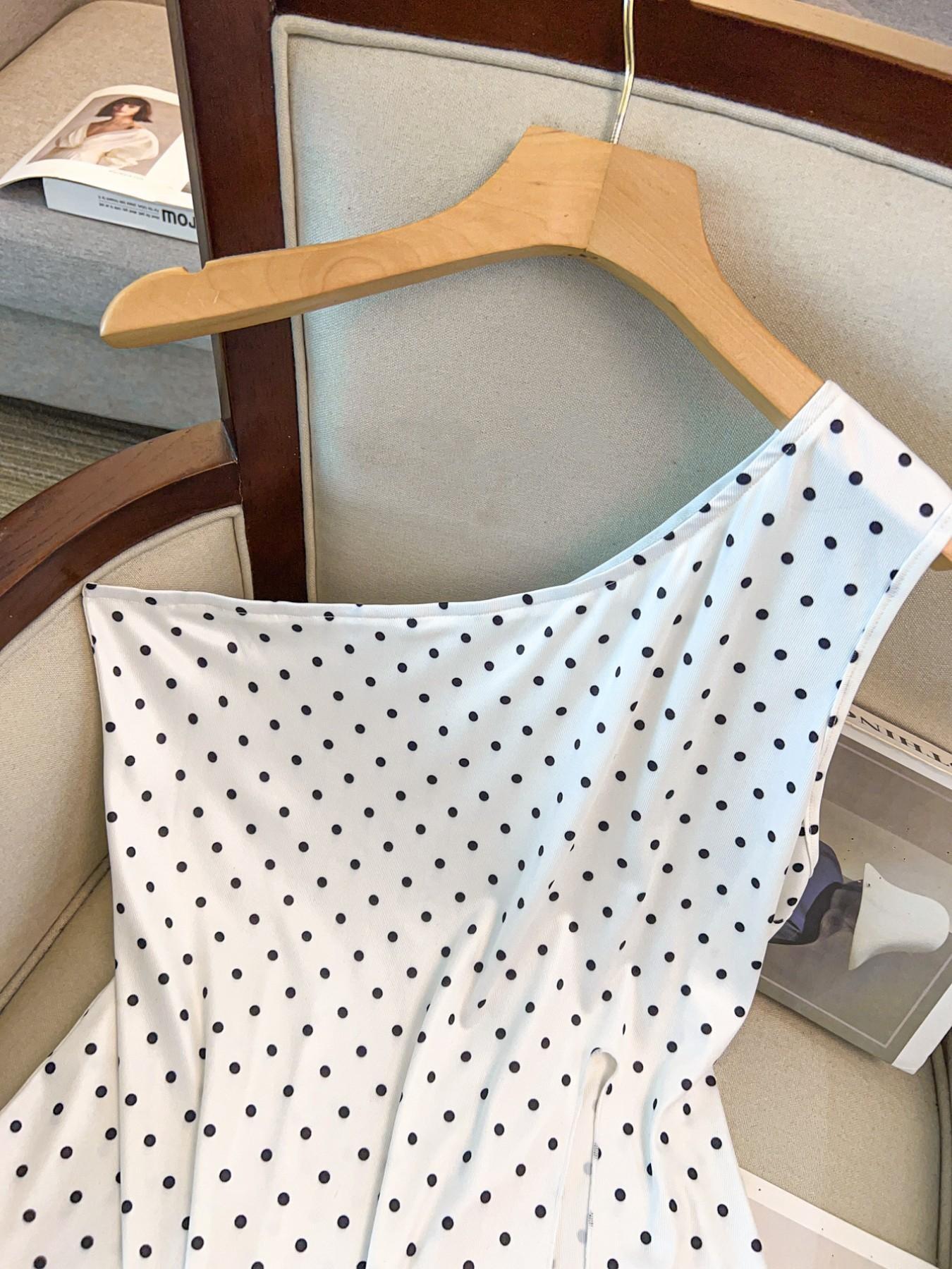 Plus Size Women's Sleeveless Polka Dot Off-Shoulder Casual Tank Top, Vintage Style, Loose Fit, Perfect for Daily Wear, Dates, Parties