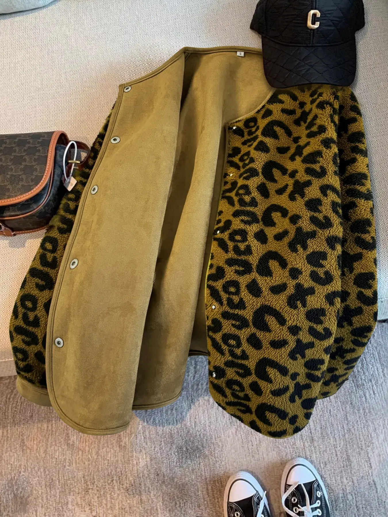 Plus Size Women's Leopard Fleece Jacket, Faux Suede Lining, Snap Closure, Pockets, Crew Neck, Casual Fall & Winter Outerwear