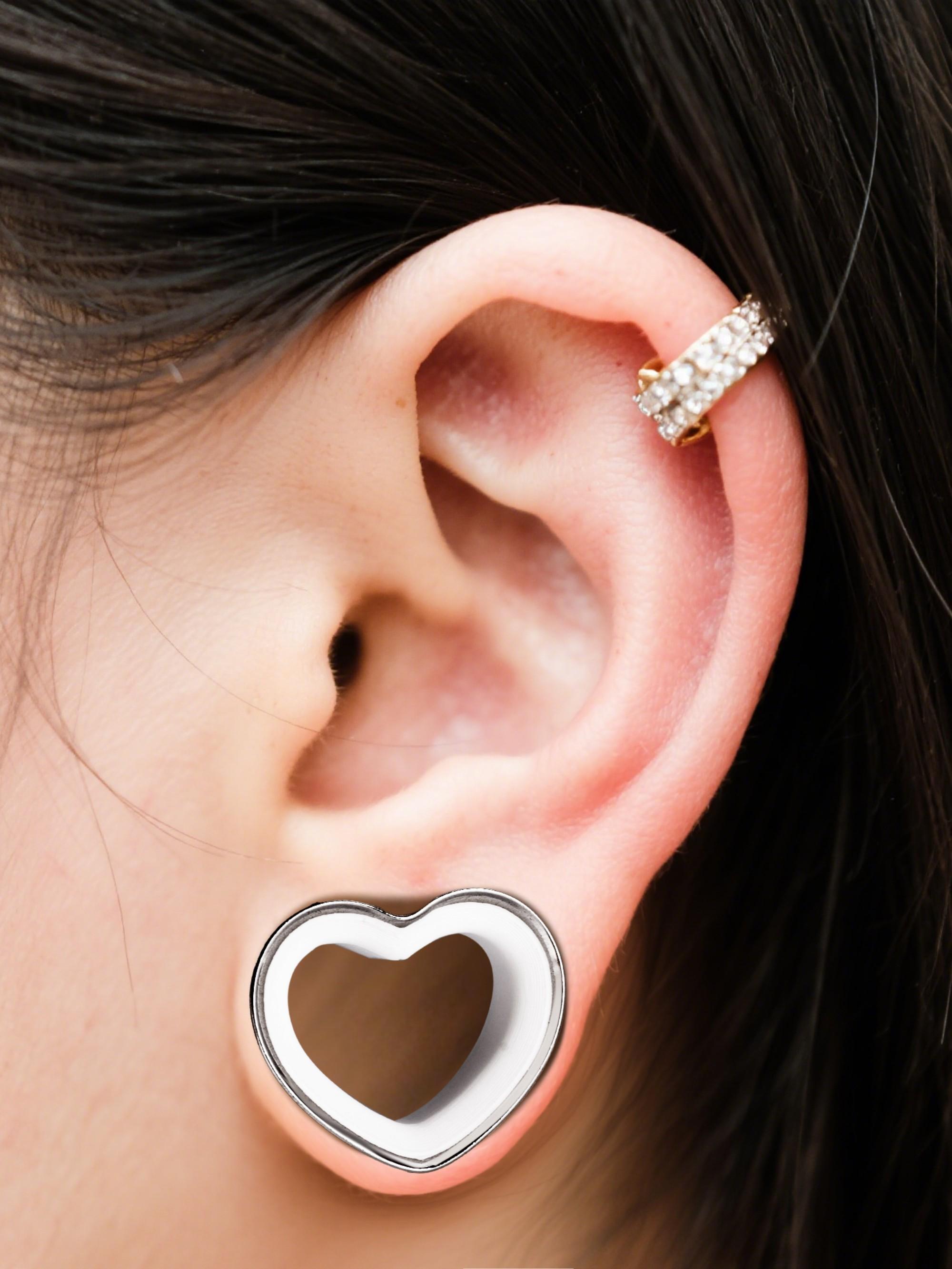 Vanku 2pcs 316L Surgical Steel Heart Shaped Ear Gauges, Hypoallergenic Double Flare Plugs, Y2K Body Piercing Jewelry for Stretched Ears