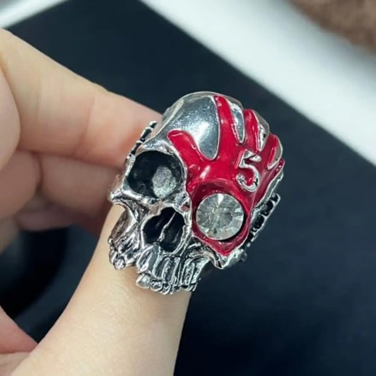 Silver Black Gothic Skull Ring for Men, Retro Five Finger Death Punch Style Five Finger Skull Ring, Vintage Death Theme Finger Jewelry Ideal for Halloween Punk Daily Wear