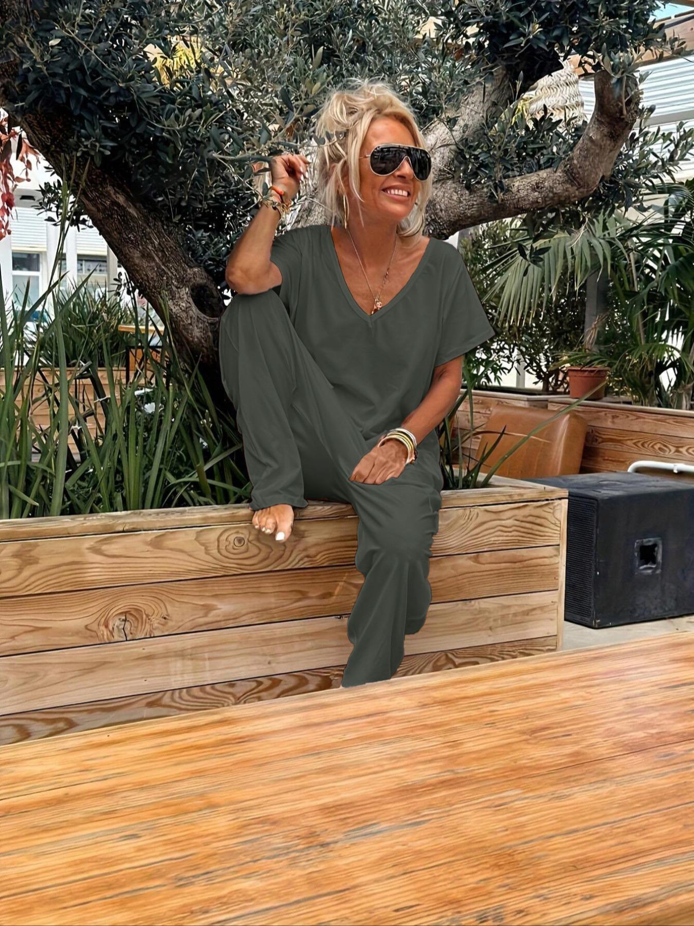 Women's Casual Basic Jumpsuit, Short Sleeve V-Neck Design, Loose Fit Wide-Leg Romper, All Season Wear, Plain Pattern, with Pockets, Womenswear Women's Casual Basic Jumpsuit, Short Sleeve V-Neck Design, Loose Fit Wide-Leg Romper, All Season Wear, Plain Pattern, with Pockets, Womenswear