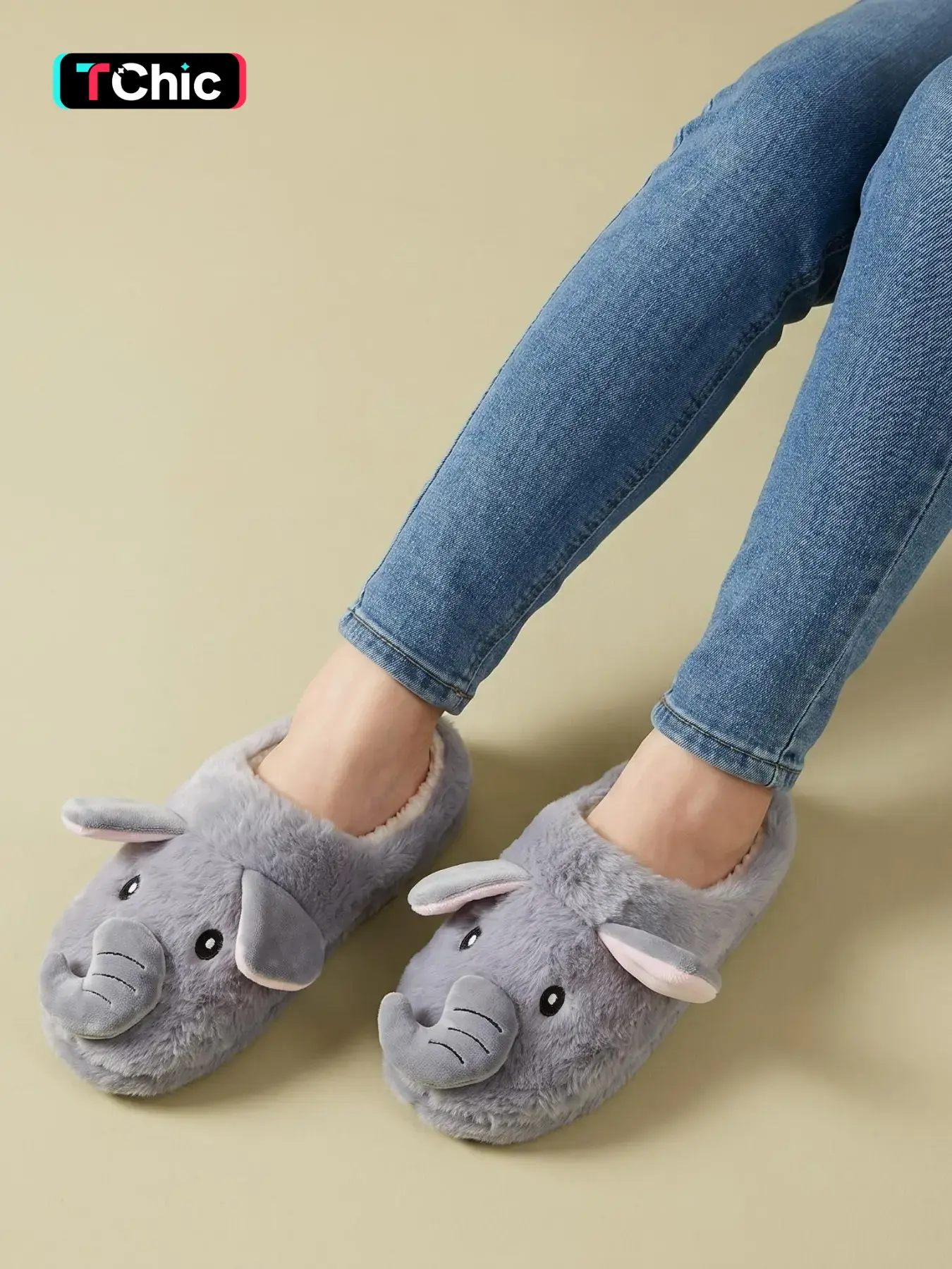 Women's Cute Elephant Plush Slippers, Fuzzy Fluffy Closed Toe Slippers with Non-Slip Sole, Warm Winter Indoor House Slippers, Adorable Elephant Animal Slippers for Bedroom, Soft Comfortable Slippers for Girls & Teens, Warm Indoor Footwear, Bedroom Shoes