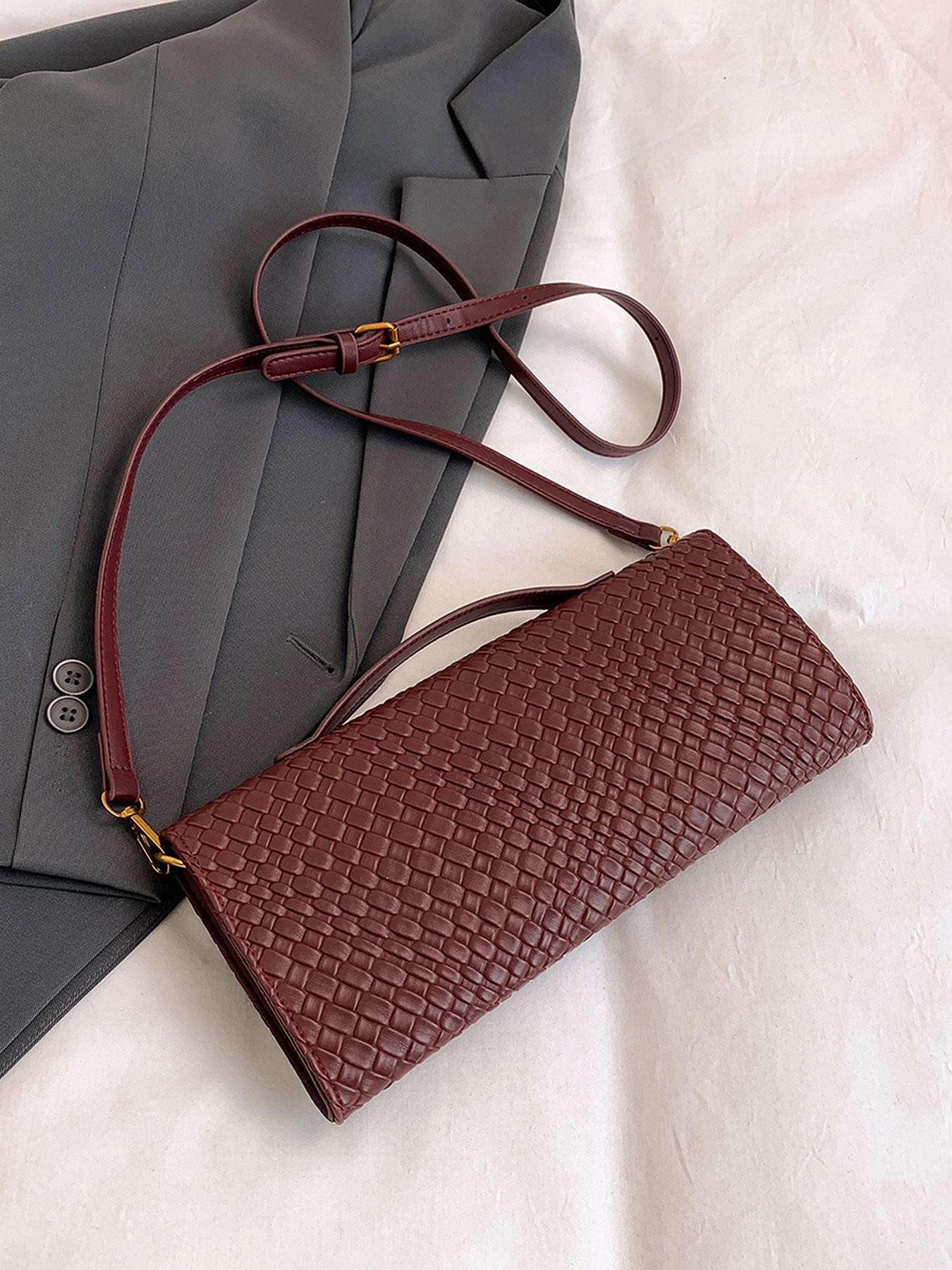 Versatile retro Classic Flap Shoulder bag with a niche design, a daily exquisite and casual crossbody bag, a fashionable and lightweight small square bag, suitable for shopping, commuting, work, daily outings, and parties