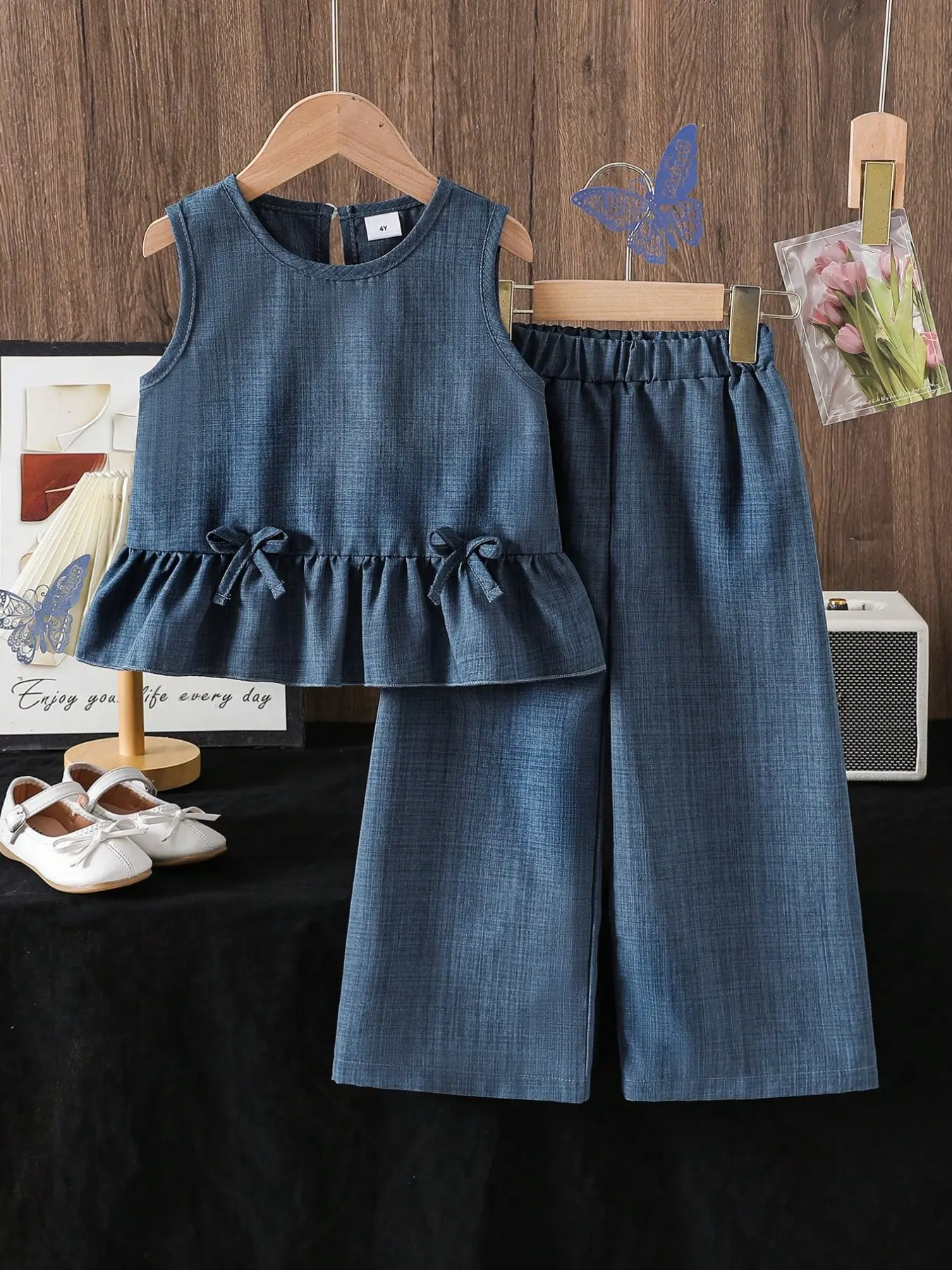 Two-Piece Girls' Casual Butterfly Knot Set, Soft Woven Fabric Vest and Pants, Outdoor Wear for Spring and Summer