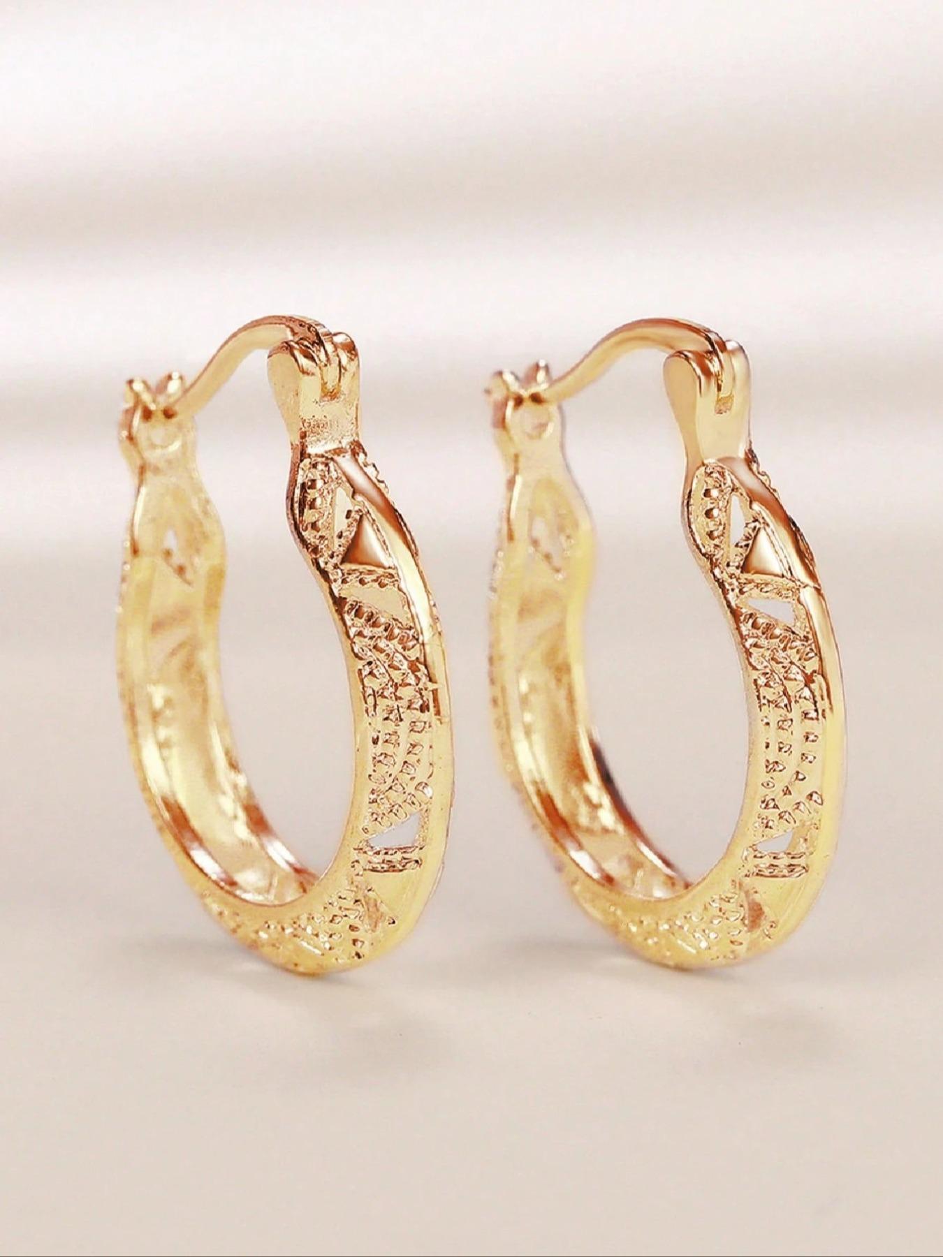 Alloy Hollow Out Floral Earrings, Unique Metal Ear Cuffs, Perfect for Daily Wear, Ideal Gift for Friends, Festival Presents