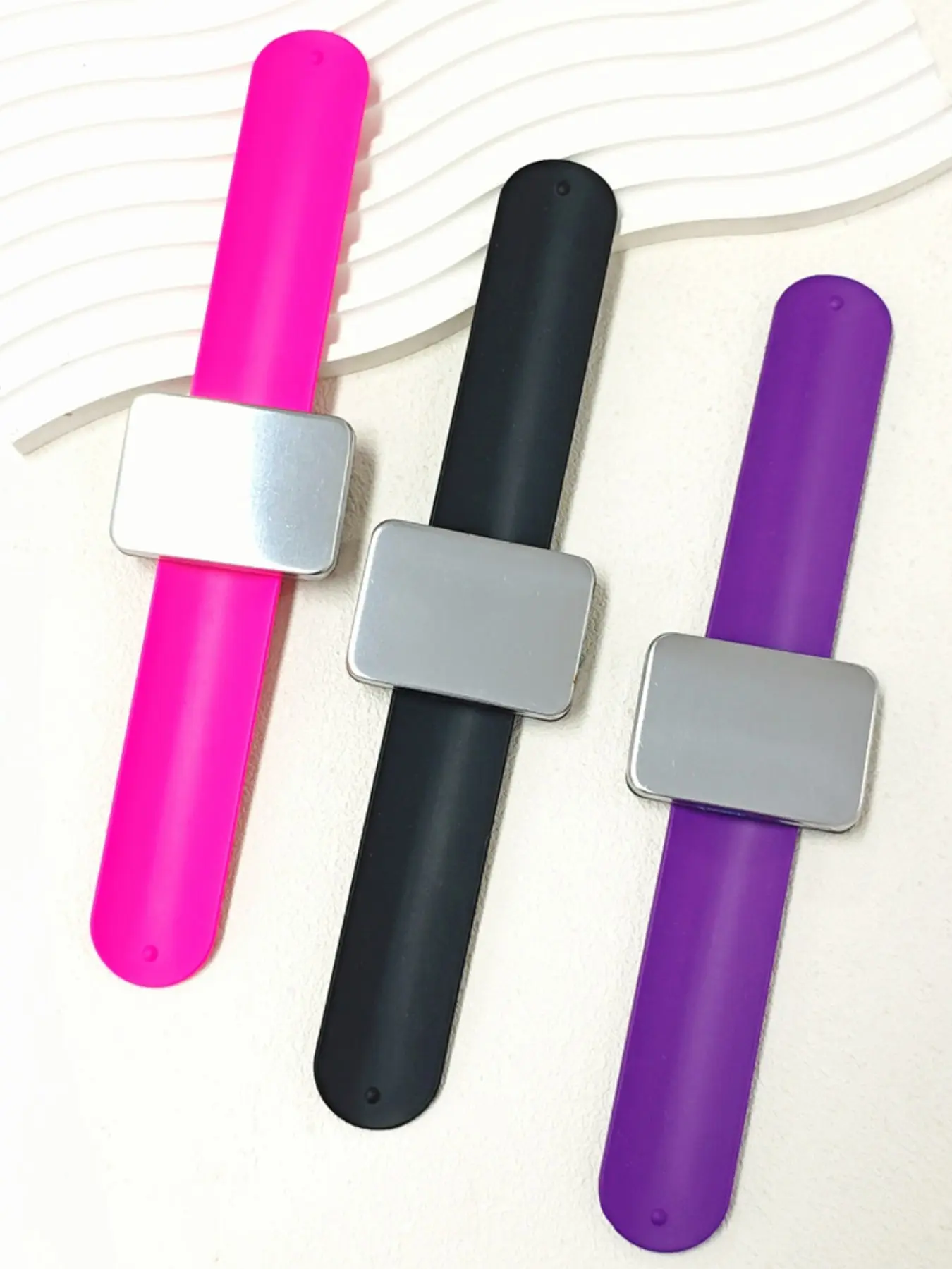 3-Pack Hairdresser Design Wristbands, Ideal for Hairstyling, Convenient Clip Storage, Easy Braiding, All Seasons Wig Tools