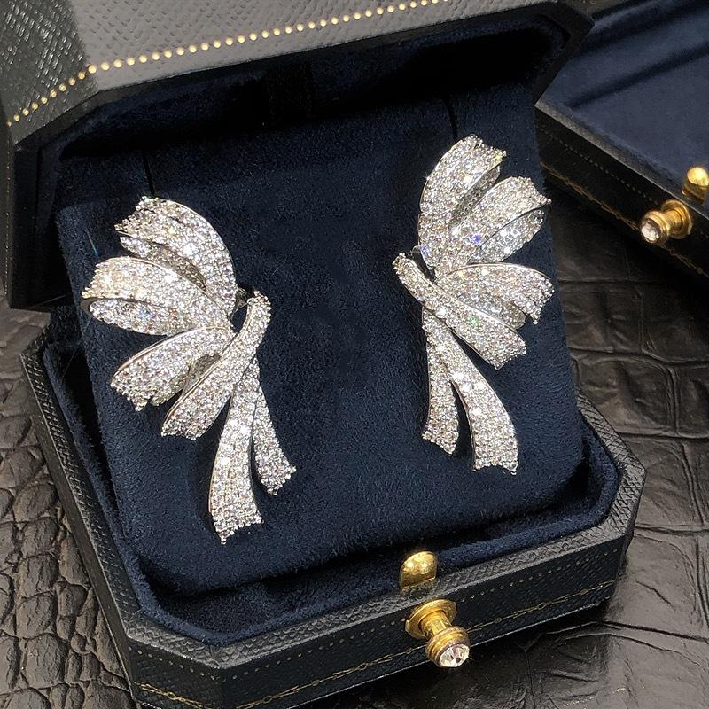 Three-dimensional bow earrings, full of diamonds, dazzling and sweet, light luxury, ultra-shiny, diamond-studded, high-end earrings with exquisite elegance. birthday gifts for gf