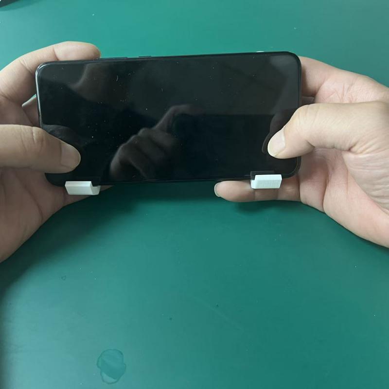 The innovative multi-functional ergonomic phone holder accessory integrates an all-in-one stand, which can be used together and is suitable for various scenarios as a phone holder.